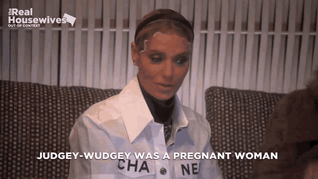 a woman sitting on a couch with the words judgey-wudgey was a pregnant woman on the bottom
