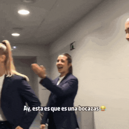 a woman in a suit says " ay esta es que es una bocazas " in a hallway