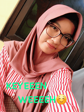 a woman wearing glasses and a pink scarf with the words key een weeeeh written on it