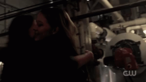Supergirl Danvers Sisters GIF - Supergirl Danvers Sisters Hug GIFs