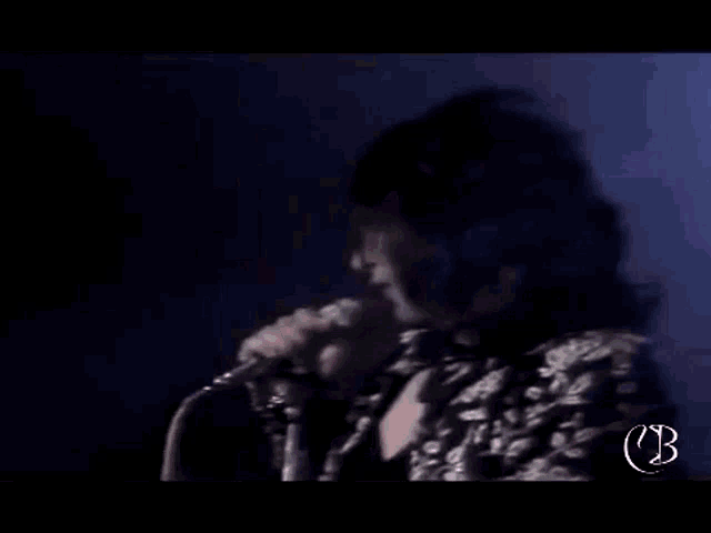 Freddie Bulsara Mic GIF - Freddie Bulsara Mic Singing GIFs
