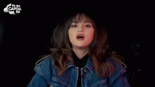 Silly Face Selena Gomez GIF - Silly Face Selena Gomez Selena Gomez Opens Up About Being In Love GIFs