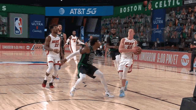 a basketball game is being played in front of a banner for at & t 5g