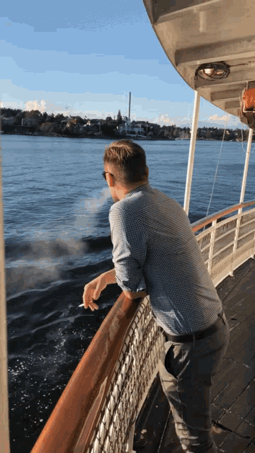 Petri Smoking GIF