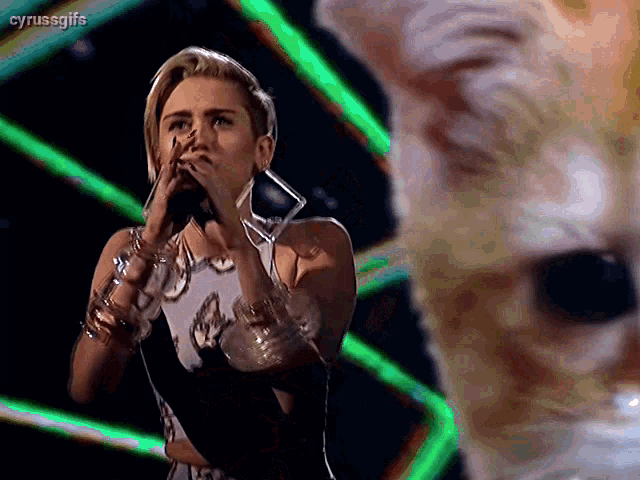 Miley Cyrus Cyrussgifs GIF - Miley Cyrus Cyrussgifs Sing GIFs
