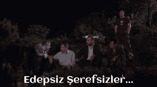 a group of men are sitting in the woods with the words edepsiz serifsizler