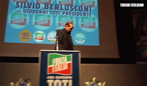 Berlusconi Cade GIF - Berlusconi Cade Cadere GIFs