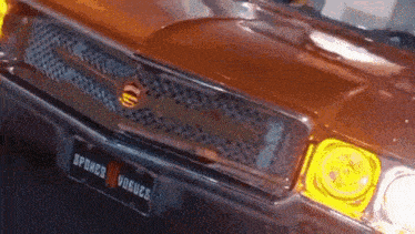 a car with a license plate that says spokes vogues on it