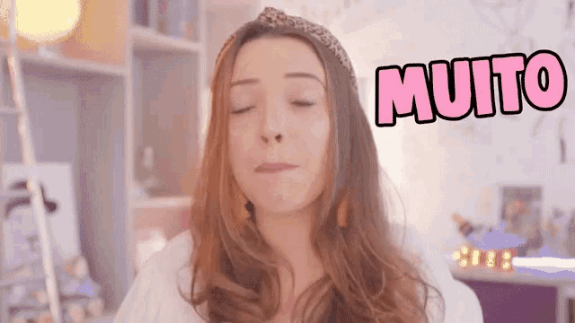 a woman with her eyes closed and the word muito above her head