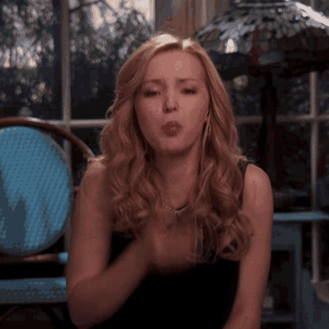 Dove Cameron Liv And Maddie GIF - Dove Cameron Liv And Maddie Liv Rooney GIFs
