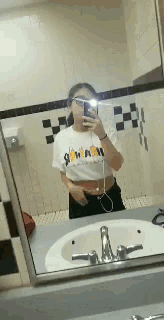 Milynda Cutie GIF - Milynda Cutie Mirror Selfie GIFs