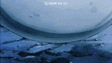 a blue background with the word gom mix pro
