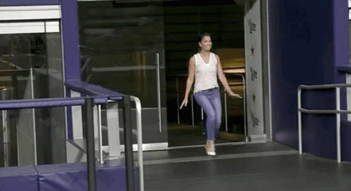 Hey There Happy GIF - Hey There Happy Give Me A Hug GIFs