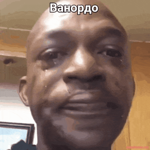a close up of a man 's face with tears coming out of his eyes and a caption that says banopdo