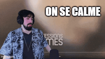 a man with a beard wearing headphones and a shirt that says on se calme