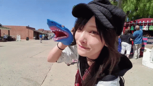 Linfufu Selfie GIF - Linfufu Selfie Shark GIFs