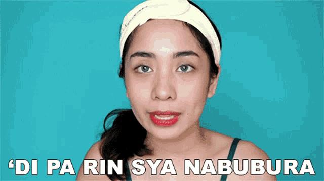 a woman wearing a headband with the words " di pa rin sya nabubura " on it