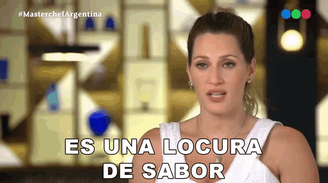 a woman says " es una locura de sabor " while looking at the camera