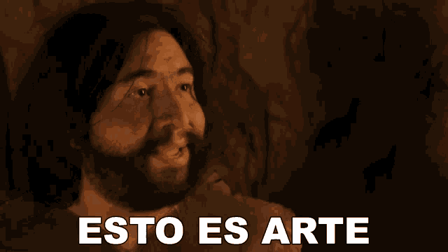 a man with long hair and a beard says esto es arte