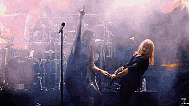 Floor Jansen Nightwish GIF - Floor Jansen Nightwish Emppu Vuorinen GIFs