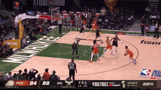 a basketball game between milwaukee and the phoenix suns