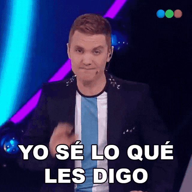 a man in a suit says yo se lo que les digo in spanish