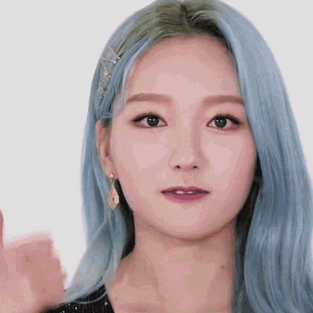 Loona Gowon GIF - Loona Gowon Thumbs Up GIFs