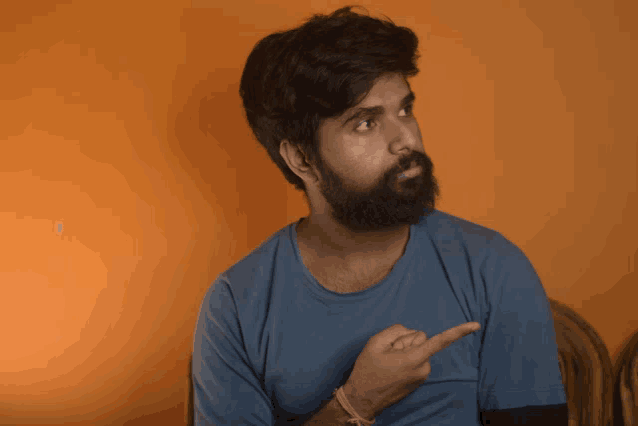 Chal Nikal Pehli Phursat Me Nikal Meme
