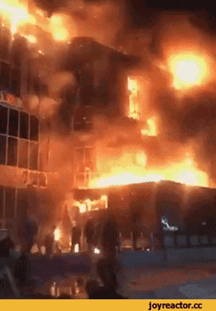 a large building is on fire and the website joyreactor.cc is visible in the corner