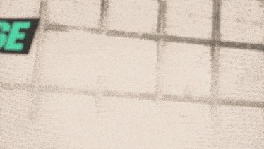 a poster that says " esse cara " in green letters