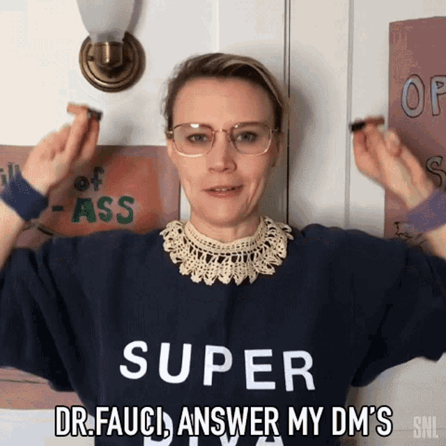 Dr Fauci Answer My Dms Kate Mckinnon GIF - Dr Fauci Answer My Dms Kate Mckinnon Ruth Bader Ginsburg GIFs