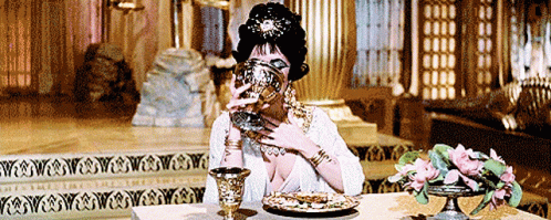 Cleopatra Elizabeth Taylor GIF - Cleopatra Elizabeth Taylor Drinking GIFs