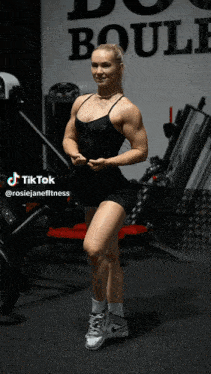 Muscle Momm Fit Girl GIF - Muscle Momm Fit Girl Strong Woman GIFs