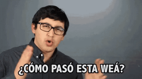a man wearing glasses is making a funny face and says " como paso esta wea ? "