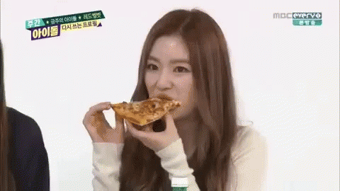 Red Velvet Eating Pizza GIF - Red Velvet Eating Pizza Yum GIFs