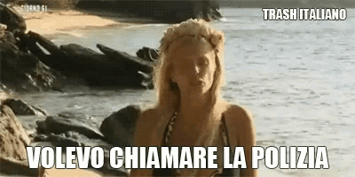 a woman in a bikini is standing on a beach with the words volevo chiamare la polizia written below her