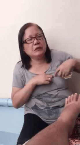 Heartbroken Sign Language GIF - Heartbroken Sign Language Old Woman GIFs