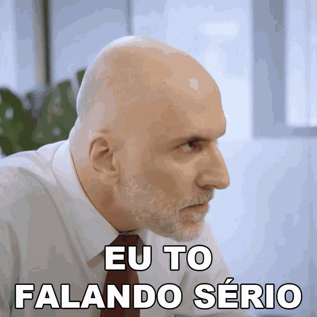 a bald man with a beard has the words eu to falando serio above his head