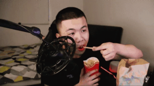 Vince Eating GIF - Vince Eating Food GIFs