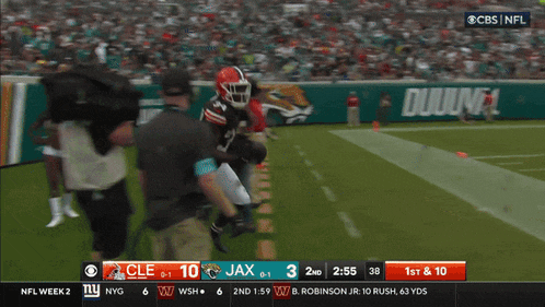 a football game between cle and jax is on cbs