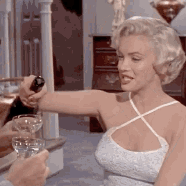 Marilyn Monroe Wine GIF - Marilyn Monroe Wine Pour GIFs
