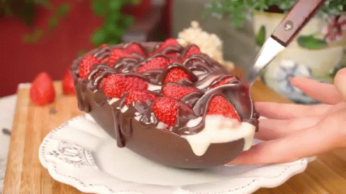 Ovo De Páscoa GIF - Chocolate Dessert Strawberry GIFs