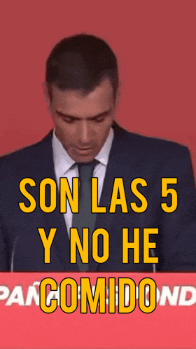 a man in a suit and tie is behind a sign that says son las 5 y no he pancomidond