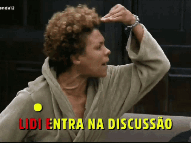 a woman in a robe says " lidi entra na discussao " in a foreign language
