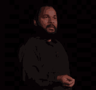 a man with a beard is making a funny face and saying `` la j ' dis ... on est bon ''