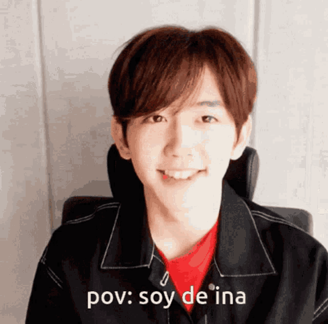a young man in a black jacket with the words pov soy de ina on the bottom
