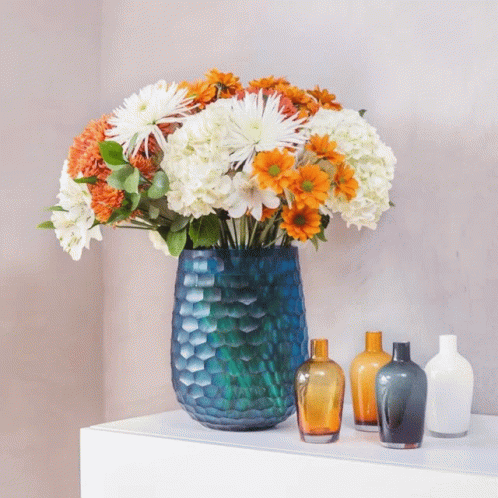 Flower Gift Bouquet Of Flowers In A Vase GIF - Flower Gift Bouquet Of Flowers In A Vase GIFs