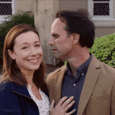 a man kisses a woman on the cheek while wearing a jacket that says yonobelli