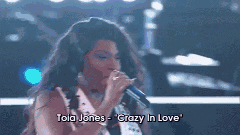 a woman singing into a microphone that says tola jones