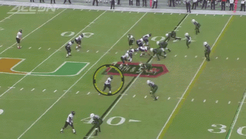 a football game is being played on a field that says 4th and 5 on it